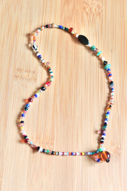 BEADS NECKLACE - brown