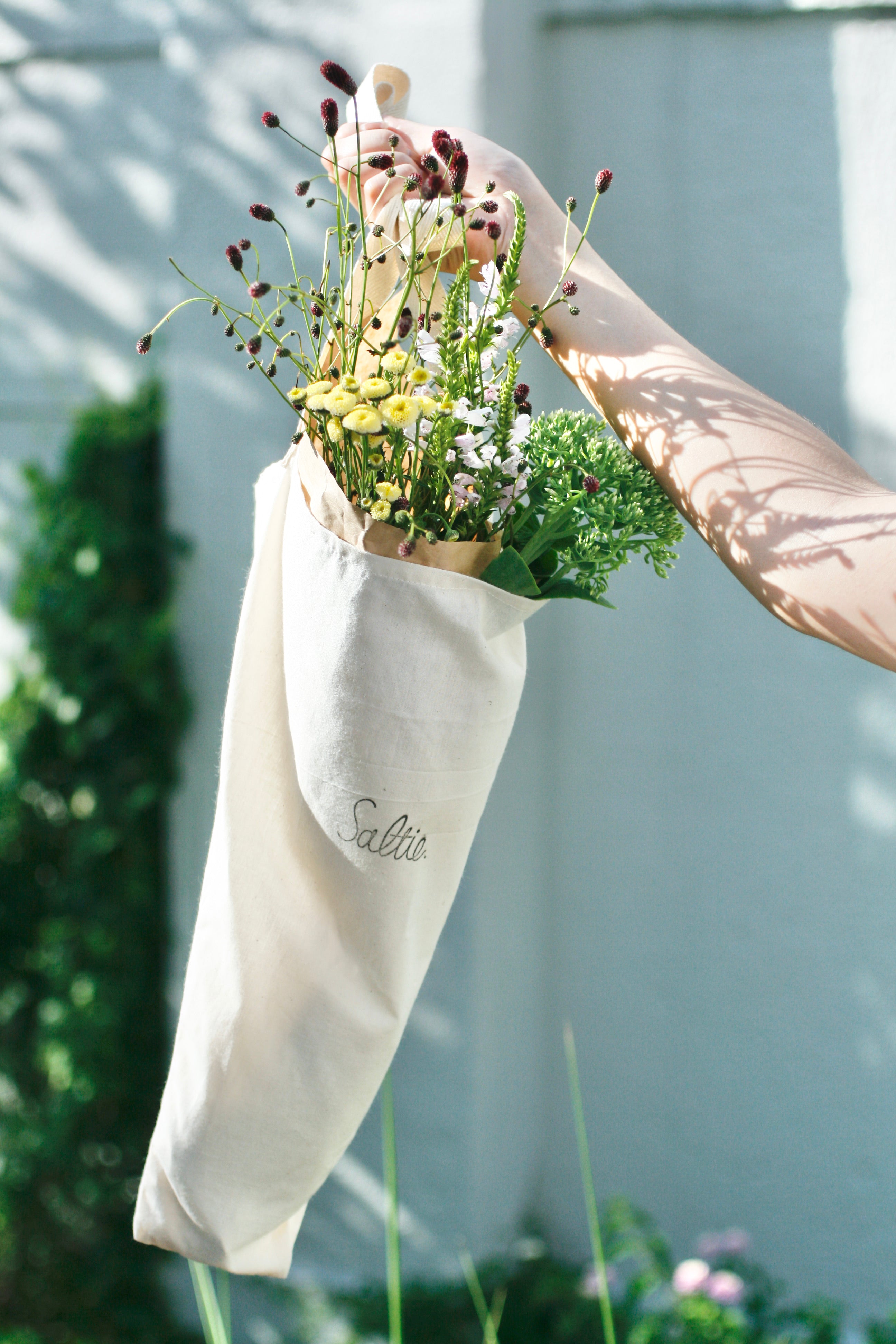 REUSABLE FLOWER BAG - M – Saltie.